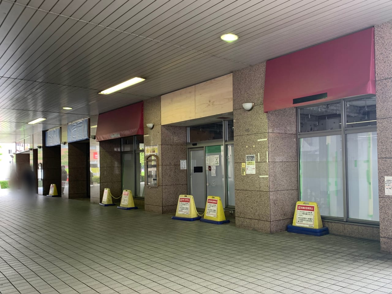 谷塚駅改札前