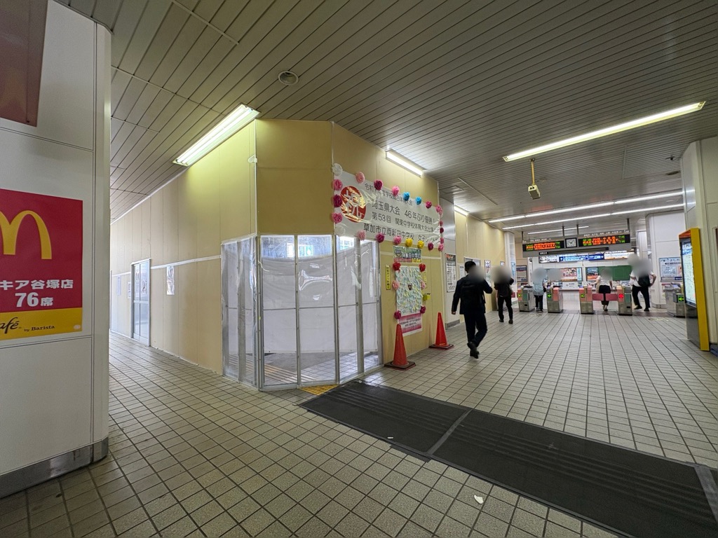 谷塚駅　リニューアル工事　店舗建設中