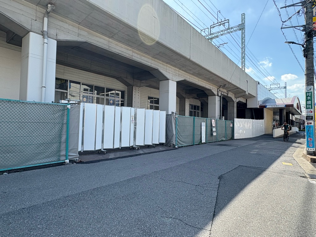 谷塚駅　リニューアル工事　店舗建設中