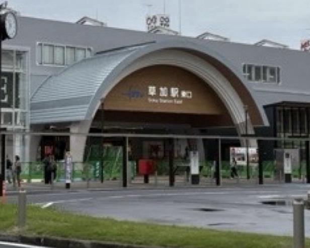 草加駅ラウンジ　休憩スペース