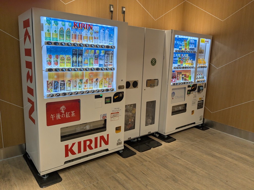 草加駅ラウンジ　休憩スペース