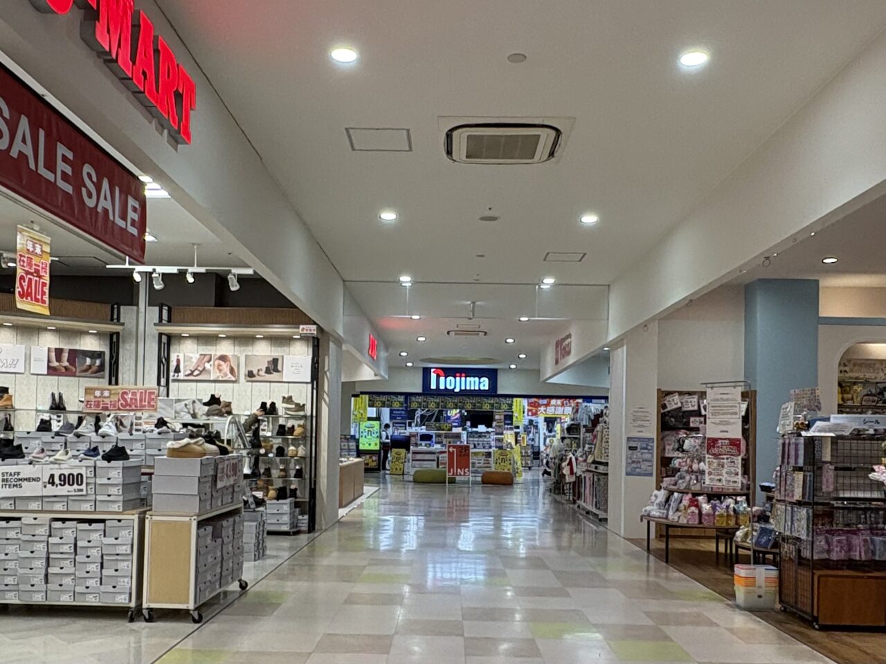 島忠ホームズ草加舎人店2階フロア